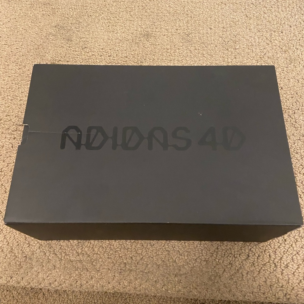 Selling a pair of lightly worn Addidas 4d run 1.0 size 8.